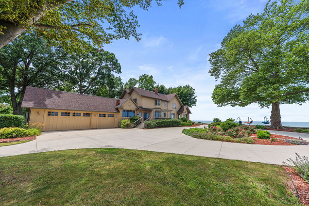 3706 Lakeshore Dr Drive