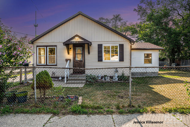 2813 Longstreet Avenue SW Wyoming, MI House Active - Photo 1 of 24. Opens carousel modal