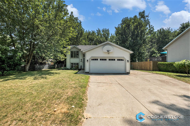 3218 Hazelnut Drive NW