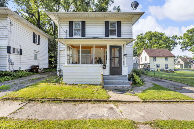 909 Hallett Street Jackson, MI House Active - Photo 1 of 31. Opens carousel modal