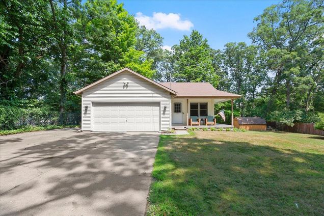 1021 33rd Street SW Wyoming, MI House Active - Photo 1 of 31. Opens carousel modal
