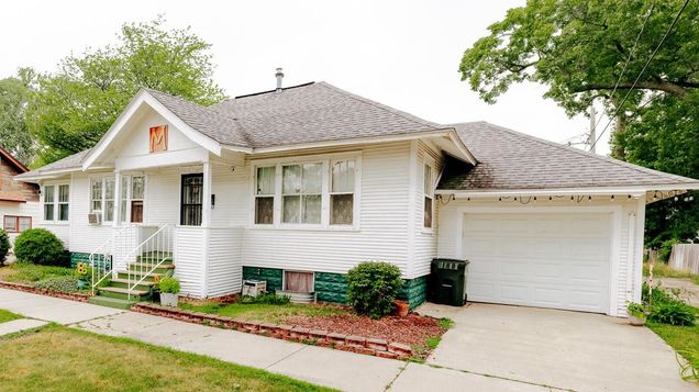 154 W Larch Avenue Muskegon, MI House Active - Photo 1 of 28. Opens carousel modal