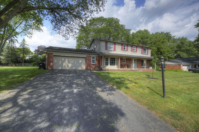 28789 Kendallwood Drive Farmington Hills, MI House Active - Photo 1 of 79. Opens carousel modal