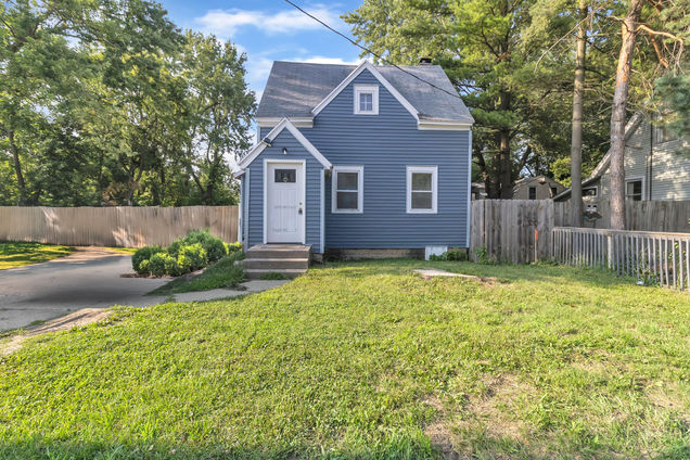 1916 W Jolly Road
