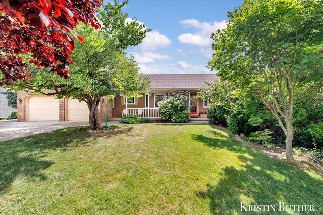 6838 Rollingview Drive Hudsonville, MI House Active - Photo 1 of 60. Opens carousel modal