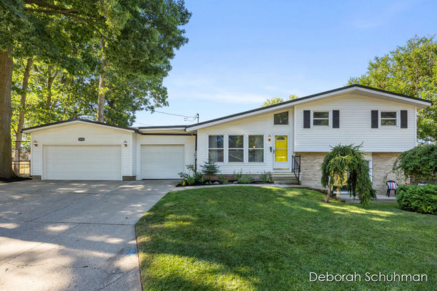 2334 Holliday Drive SW Wyoming, MI House Active - Photo 1 of 71. Opens carousel modal