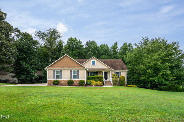 12 Hibernia Court Smithfield, NC House Active - Photo 1 of 31. Opens carousel modal