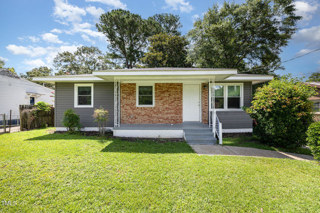 925 Rochester Drive Fayetteville, NC House Active - Photo 1 of 20. Opens carousel modal