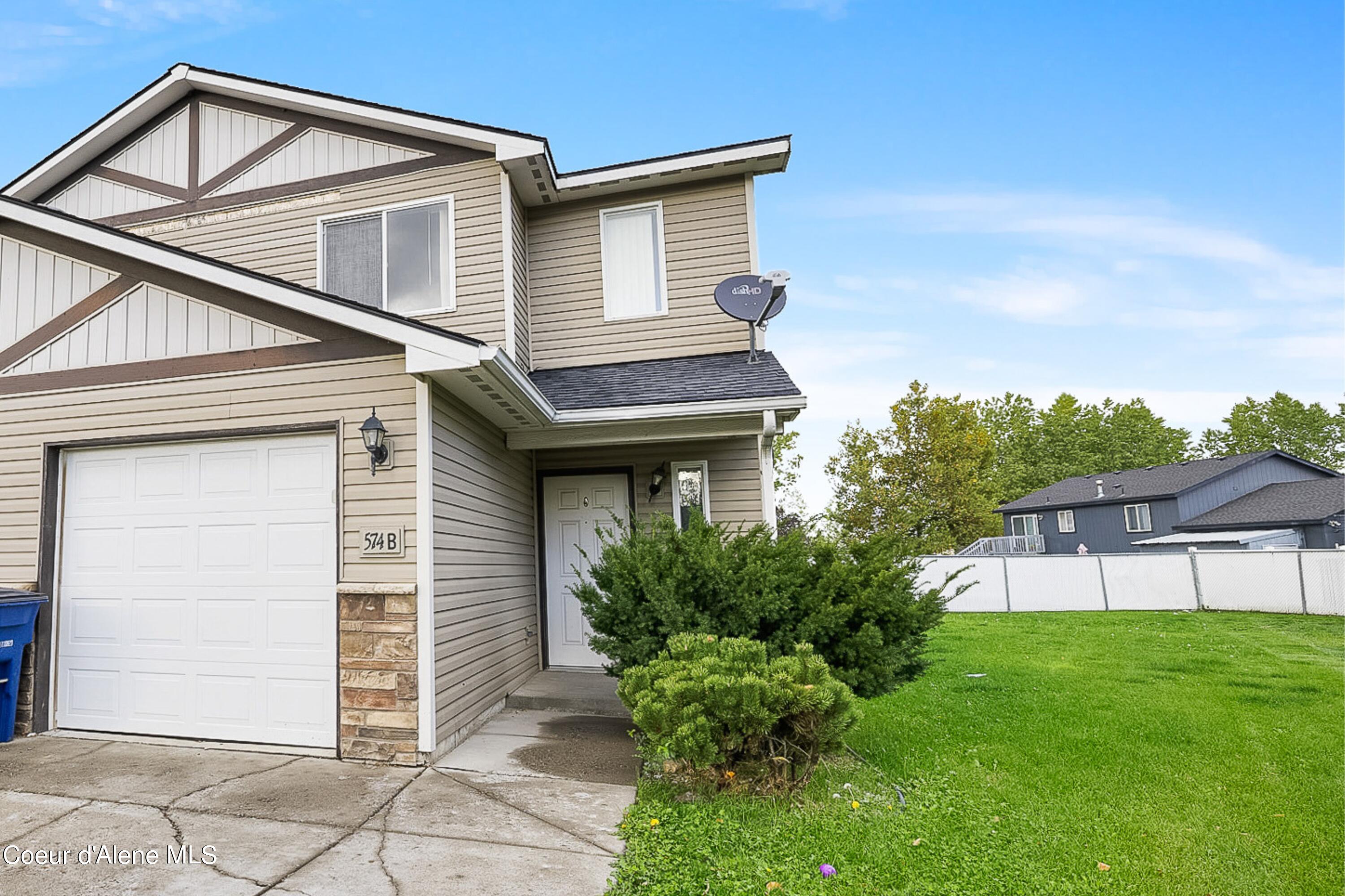574 N Hydra Pl Unit B  