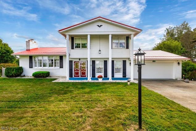 109 Crestview Court Bloomingdale, OH House Sold - Photo 1 of 33. Opens carousel modal