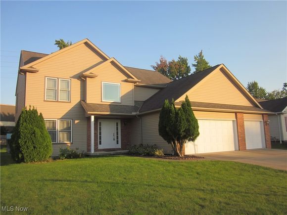 11663 Elizabeth Circle Strongsville, OH House Sold - Photo 1 of 45. Opens carousel modal
