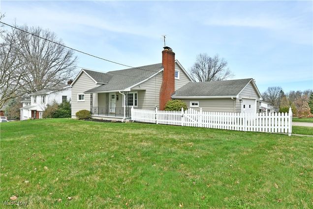 2898 Saginaw Drive Youngstown, OH House Sold - Photo 1 of 38. Opens carousel modal