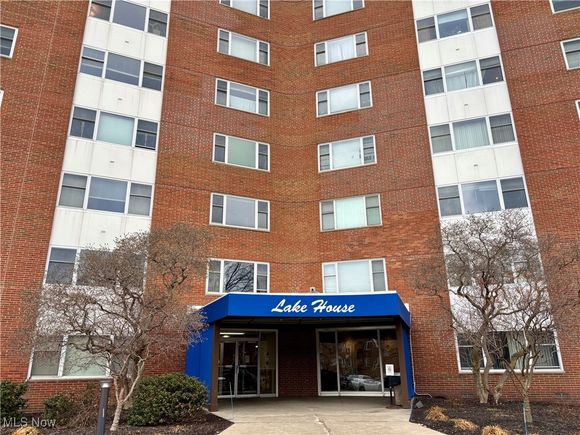 11850 Edgewater Drive Unit 522 Lakewood, OH Condo Sold - Photo 1 of 15. Opens carousel modal