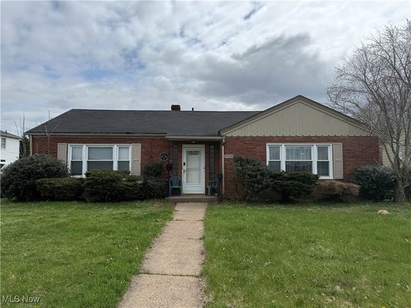 2950 Garfield Boulevard Lorain, OH Multifamily Pending - Photo 1 of 17. Opens carousel modal