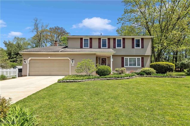 19755 Jamestown Circle Strongsville, OH House Sold - Photo 1 of 46. Opens carousel modal