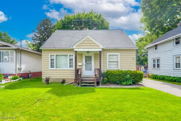 807 Ranney Street Akron, OH House Sold - Photo 1 of 21. Opens carousel modal
