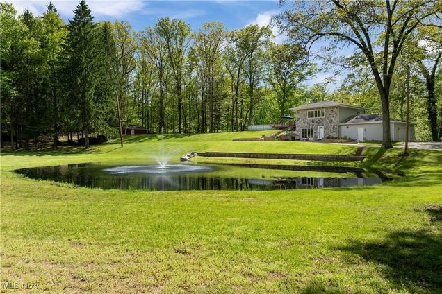 996 White Oaks Drive