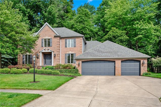 19154 Seven Oaks Drive Strongsville, OH House Sold - Photo 1 of 49. Opens carousel modal