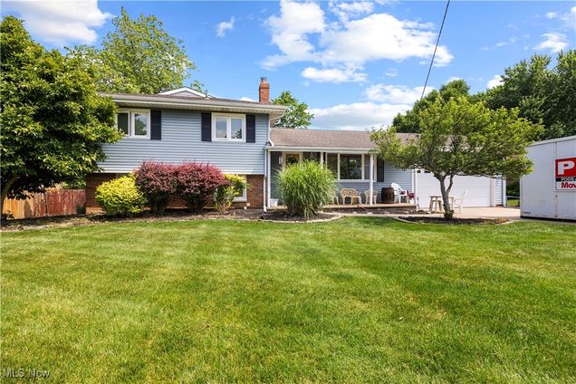 18438 Meadow Lane