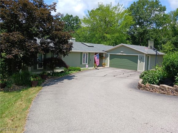 272 Oakmont Drive Belpre, OH House Active - Photo 1 of 33. Opens carousel modal