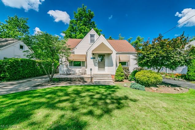 1346 Belrose Road Mayfield Heights, OH House Contingent - Photo 1 of 37. Opens carousel modal