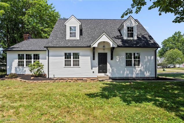 7151 Bunker Cove Mentor, OH House Active - Photo 1 of 42. Opens carousel modal