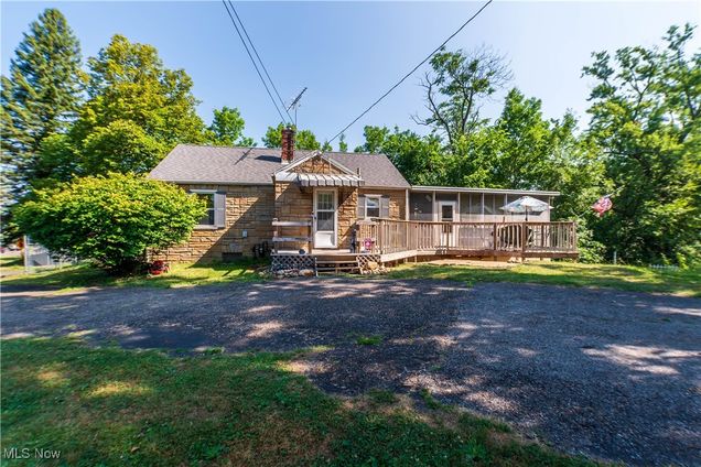 3007 E Waterloo Road Akron, OH House Active - Photo 1 of 32. Opens carousel modal