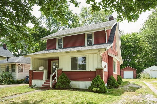976 Valdes Avenue Akron, OH House Active - Photo 1 of 18. Opens carousel modal