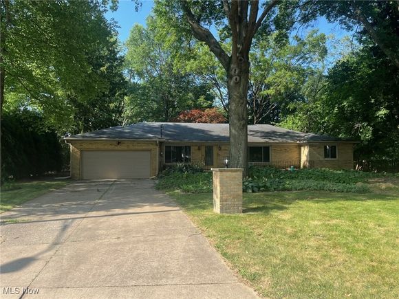 2947 Chamberlain Road Fairlawn, OH House Active - Photo 1 of 23. Opens carousel modal