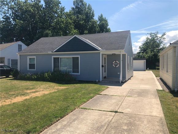 29520 Cresthaven Drive Willowick, OH House Active - Photo 1 of 16. Opens carousel modal