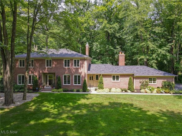 5 Fox Glen Road Chagrin Falls, OH House Active - Photo 1 of 21. Opens carousel modal