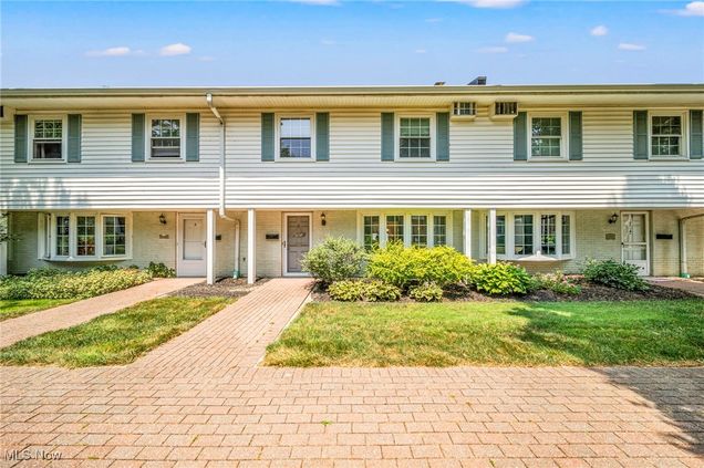 15 Meadowlawn Drive Unit 6