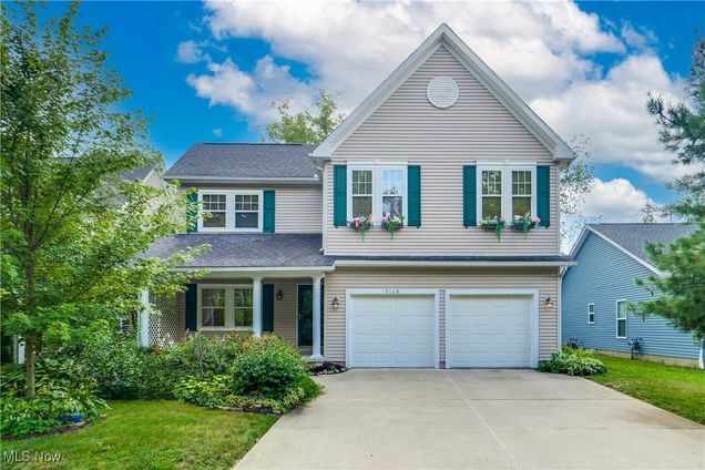 3108 Vermont Place Akron, OH House Active - Photo 1 of 40. Opens carousel modal
