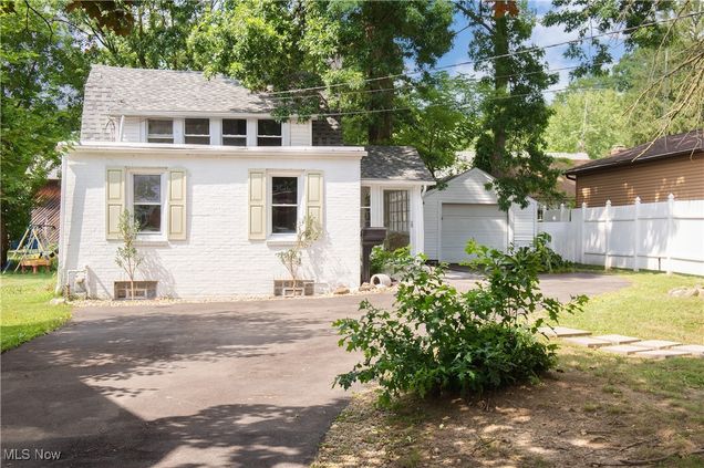 268 Erskine Avenue Boardman, OH House Active - Photo 1 of 35. Opens carousel modal