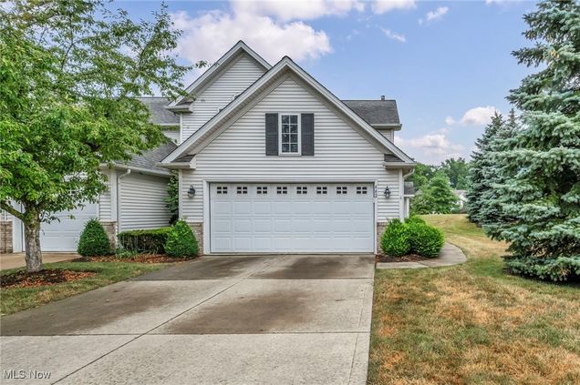 642 Linsberry Court Avon Lake, OH Condo Active - Photo 1 of 48. Opens carousel modal
