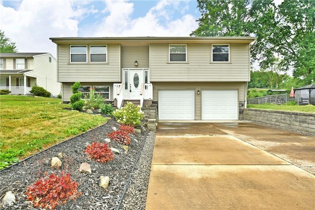 732 Laurelwood Drive SE