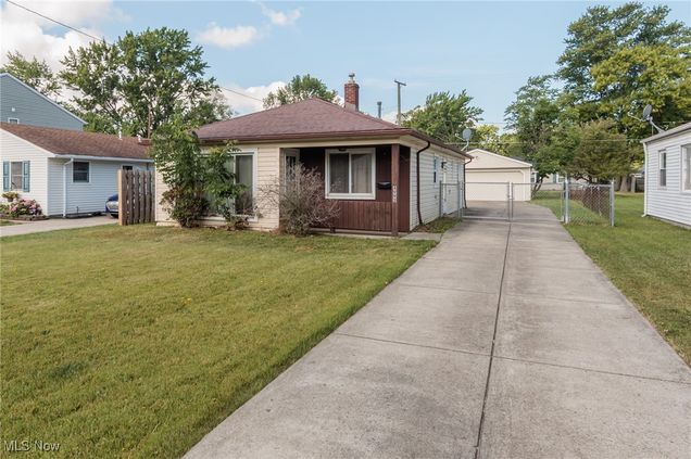 4992 Glenn Lodge Road Mentor, OH House Active - Photo 1 of 15. Opens carousel modal