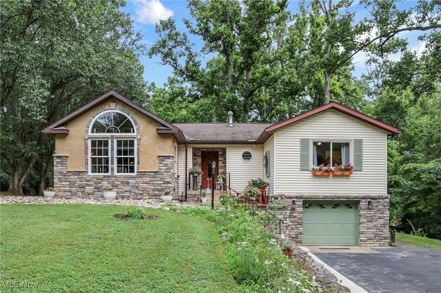 225 Sebaugh Drive Zanesville, OH House Active - Photo 1 of 46. Opens carousel modal