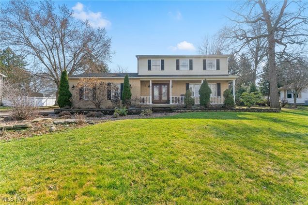 1009 Palmetto Drive Hubbard, OH House Active - Photo 1 of 31. Opens carousel modal