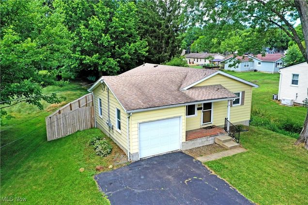 449 E Main Street Cortland, OH House Active - Photo 1 of 47. Opens carousel modal