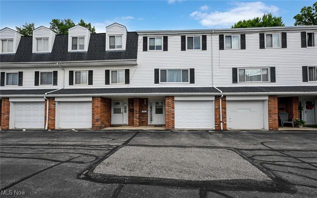 2005 Presidential Parkway Unit 81 Twinsburg, OH Condo Active - Photo 1 of 32. Opens carousel modal