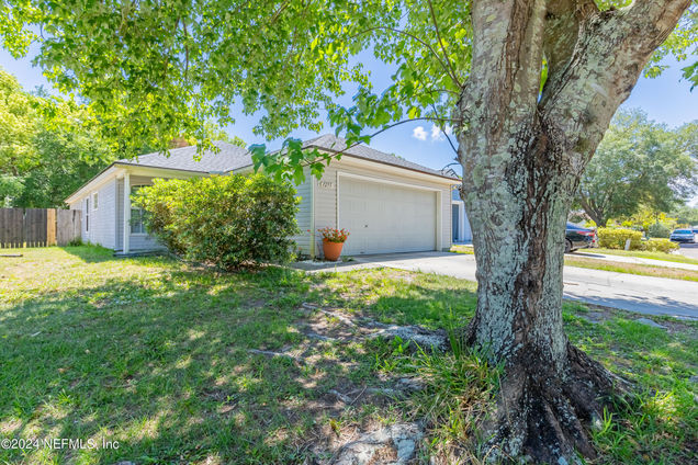1255 Brookwood Bluff Road E Jacksonville, FL House Active - Photo 1 of 31. Opens carousel modal