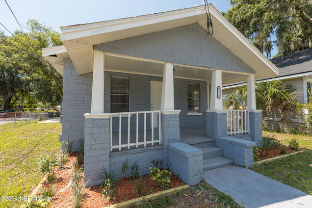 622 E 63rd Street Jacksonville, FL House Active - Photo 1 of 32. Opens carousel modal