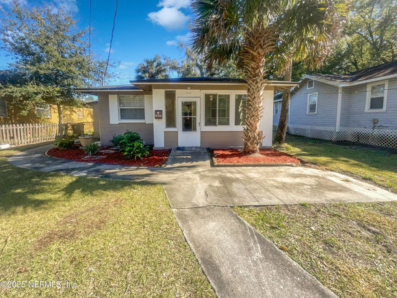 7437 Laura Street N Jacksonville, FL House Active - Photo 1 of 20. Opens carousel modal