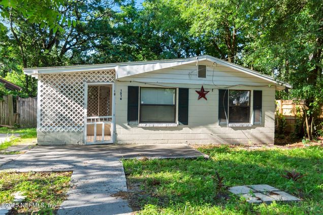1516 W 33rd Street Jacksonville, FL House Active - Photo 1 of 15. Opens carousel modal