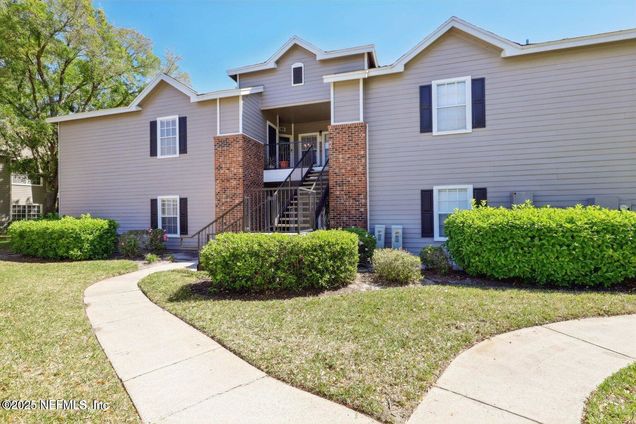 10000 Gate Parkway Jacksonville, FL Condo Active - Photo 1 of 28. Opens carousel modal