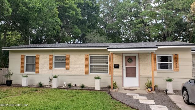 5467 N North River Road Jacksonville, FL House Active - Photo 1 of 31. Opens carousel modal