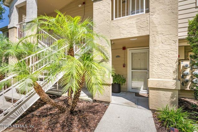 21 Arbor Club Drive Ponte Vedra, FL Condo Active - Photo 1 of 31. Opens carousel modal