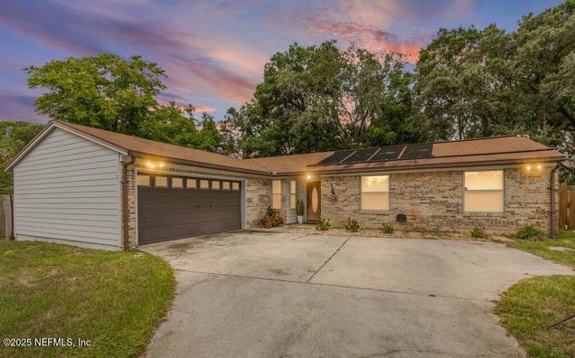 11155 Windy Oaks Drive N Jacksonville, FL House Active - Photo 1 of 38. Opens carousel modal