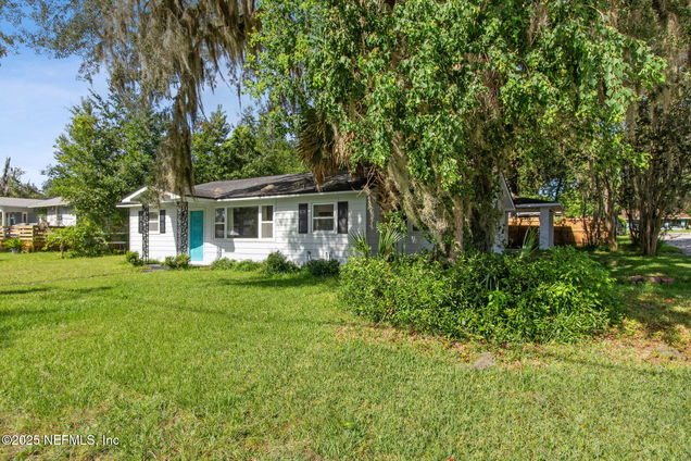 203 Highland Avenue S